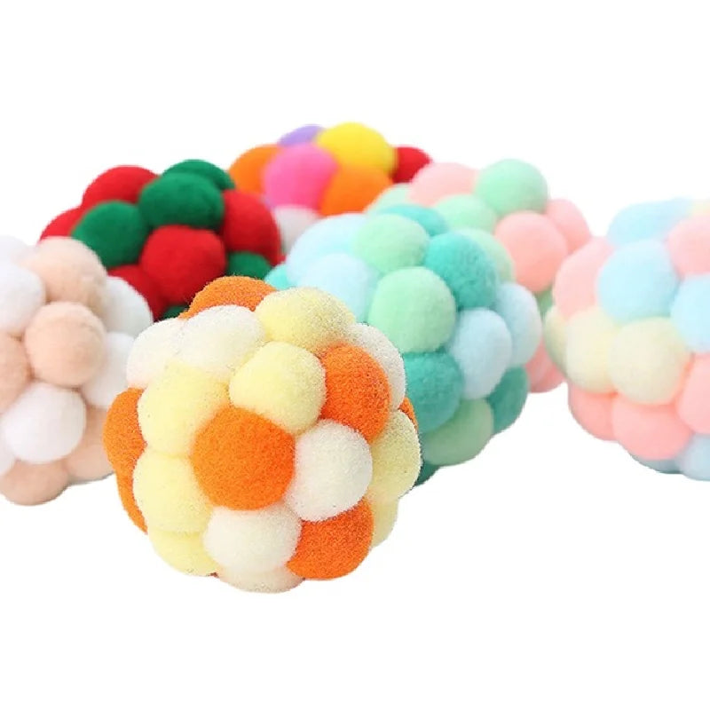 Bola de Pompom para Pets: Brinquedo com Guizo Colorido - Ideal para Cães e Gatos